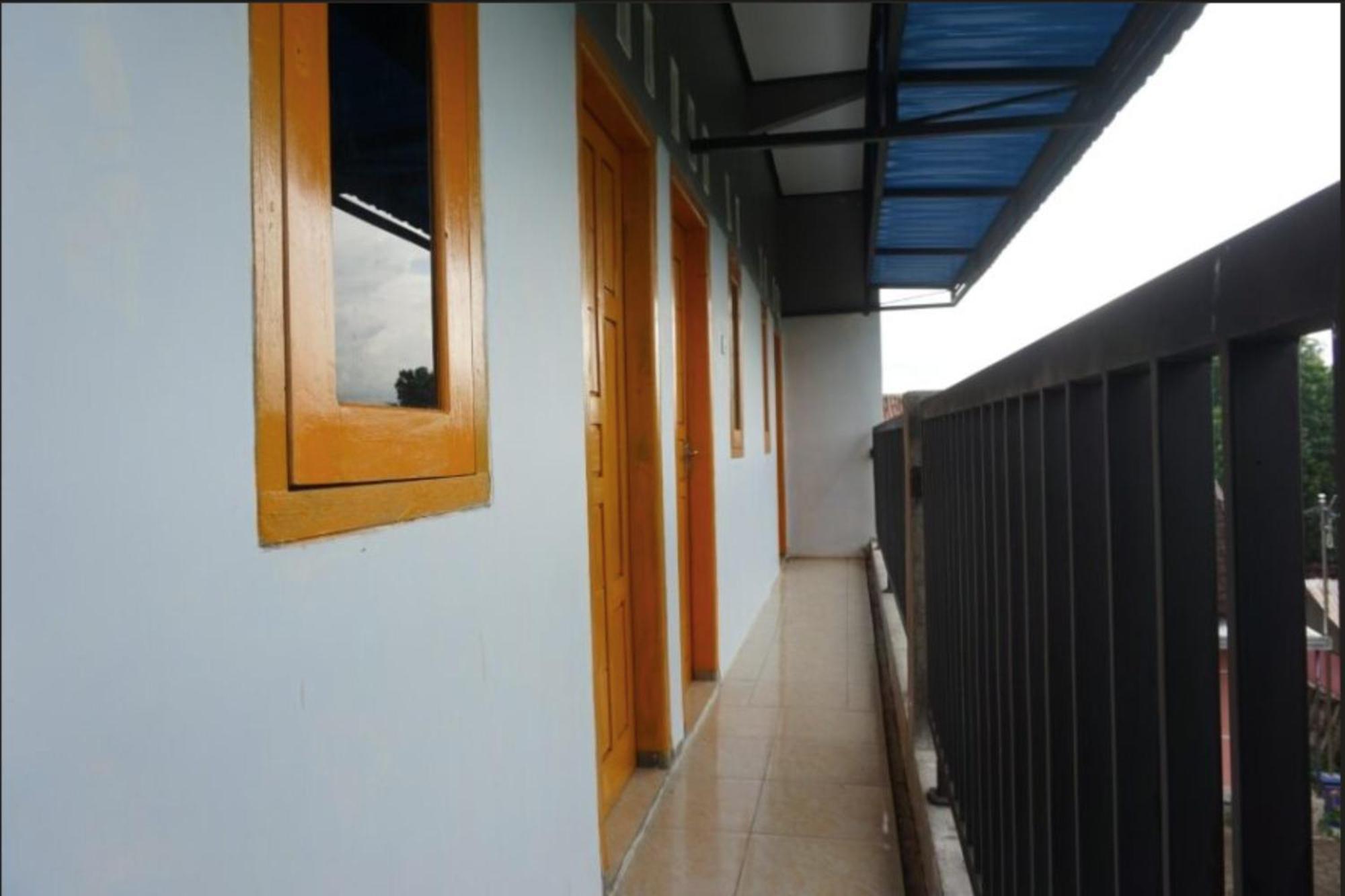 Hotel Spot On 93611 Kost Pak Suyatno Syariah 2 Ponorogo Exteriér fotografie